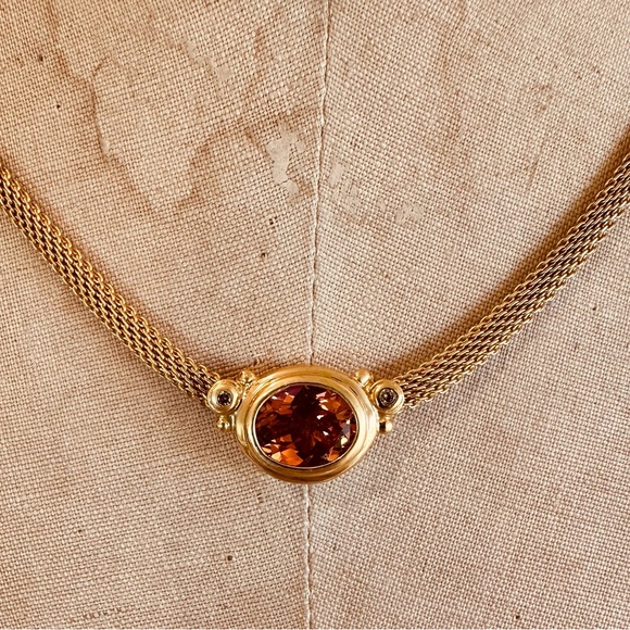 Elegant Mesh Chain Gold-tone Necklace with Amber Stoned - Picture 2 of 5